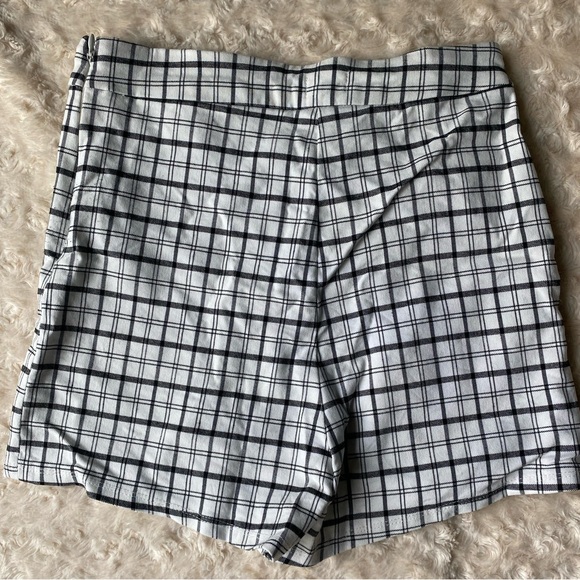 Garage Black and White Stripped Skort | SIZE: S - Picture 2 of 8